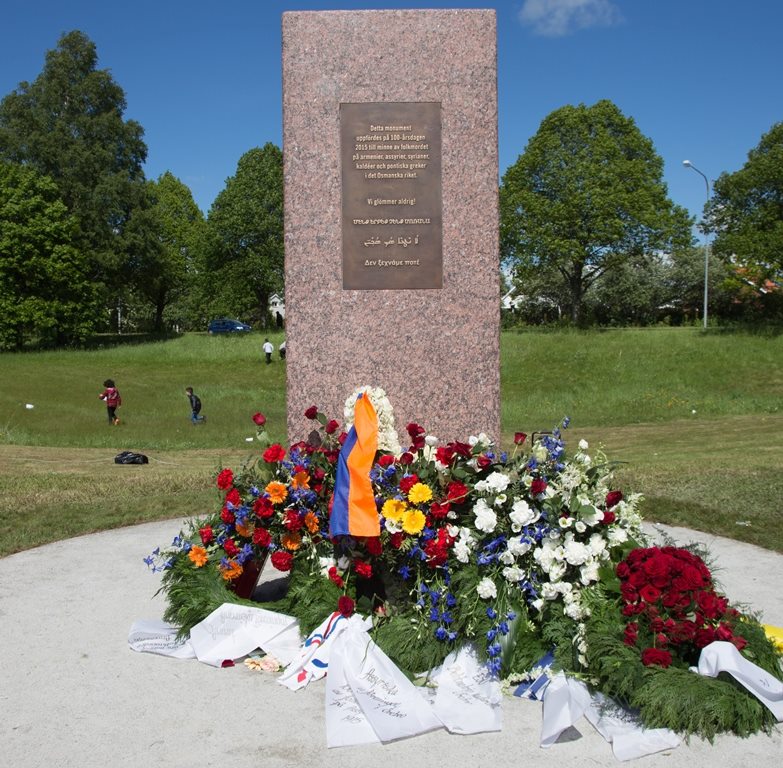 أول نصب تذكاري في السويد يخلّد الإبادة الأرمنية الجماعية من قبل الامبراطورية العثمانية عام ١٩١٥