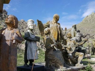 Statues-Armenian-Church_80816sivrihisar