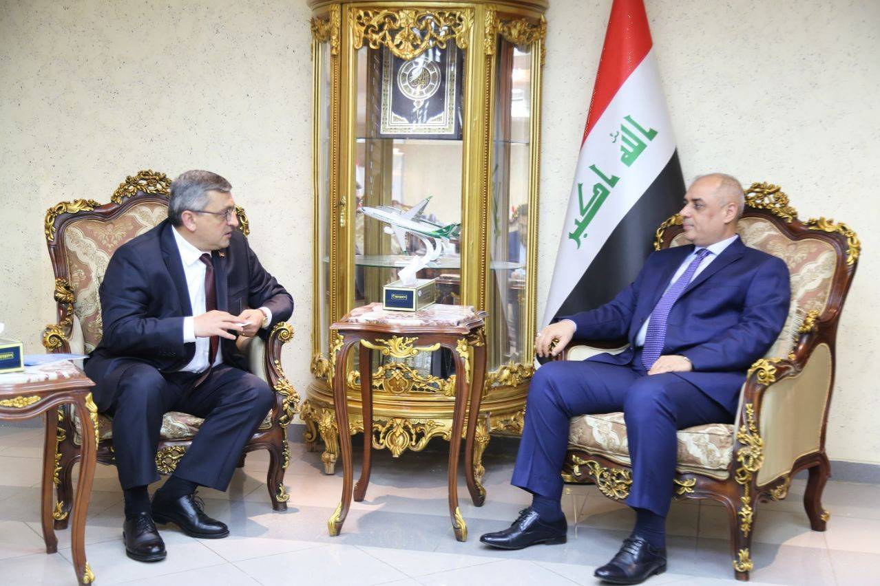 سفير أرمينيا في العراق يلتقي وزير النقل