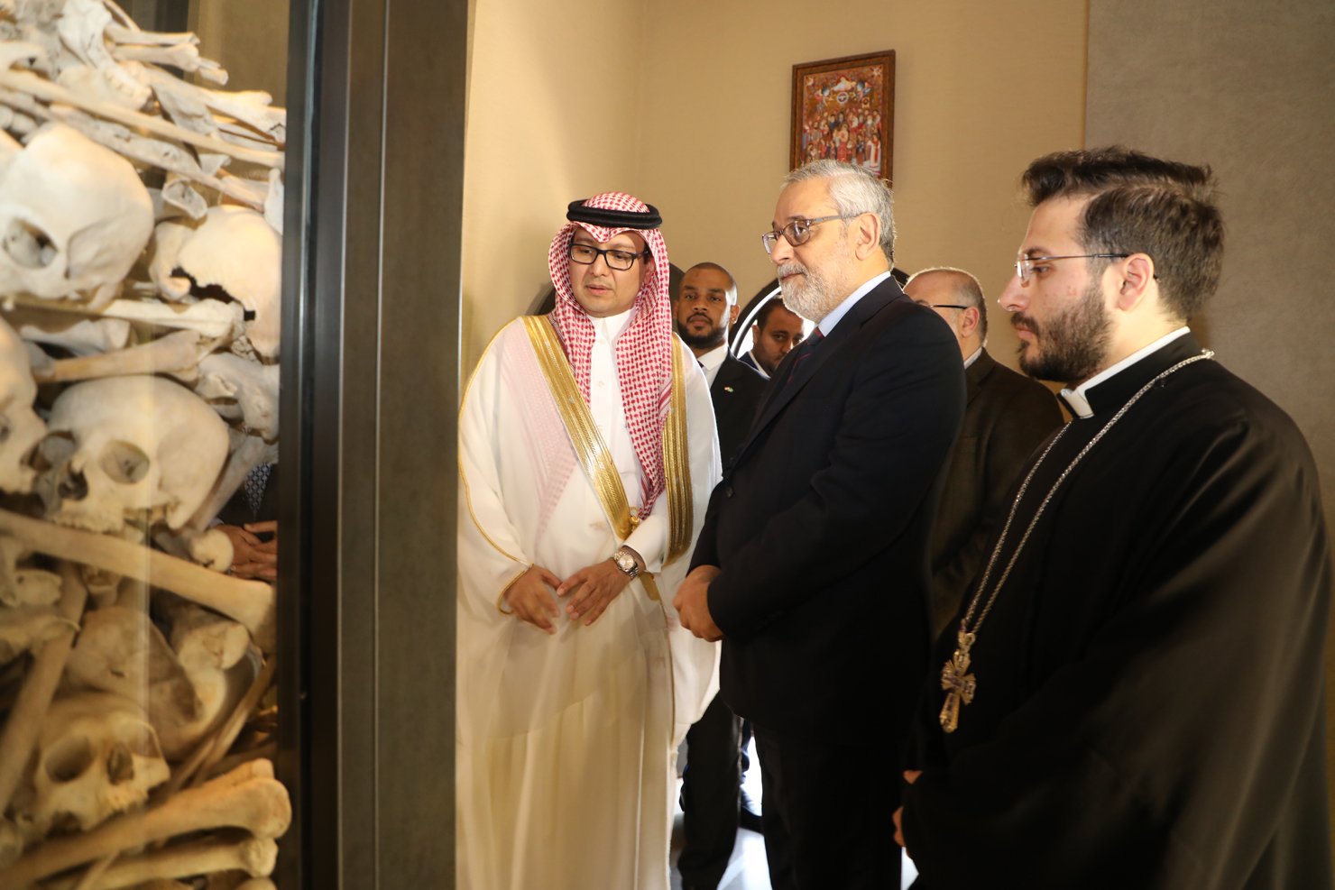سفير السعودية في لبنان يزور كاثوليكوسية الأرمن الأرثوذكس لبيت كيليكيا.. ويؤكد على شرعية قضية الأرمن