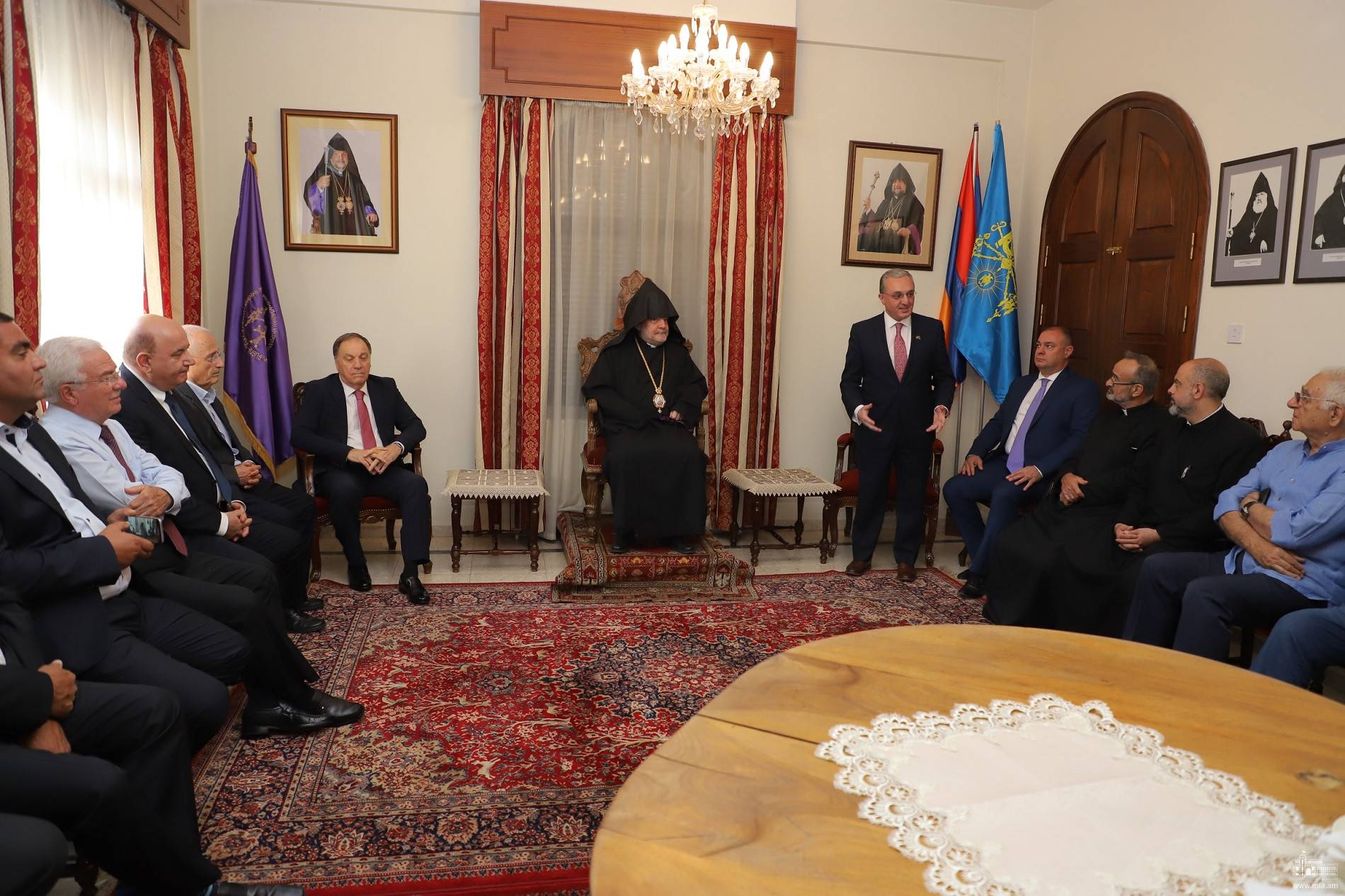 وزير خارجية أرمينيا يلتقي الأرمن في قبرص