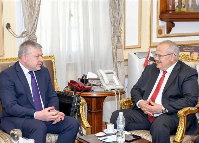 سفير أرمينيا يزور جامعة القاهرة لبحث التعاون في المجالات الأكاديمية والبحثية