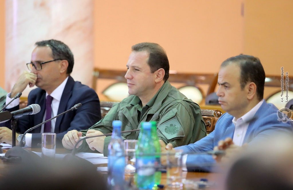 وزير الدفاع الأرميني يوضح السياسة الدفاعية لأرمينيا