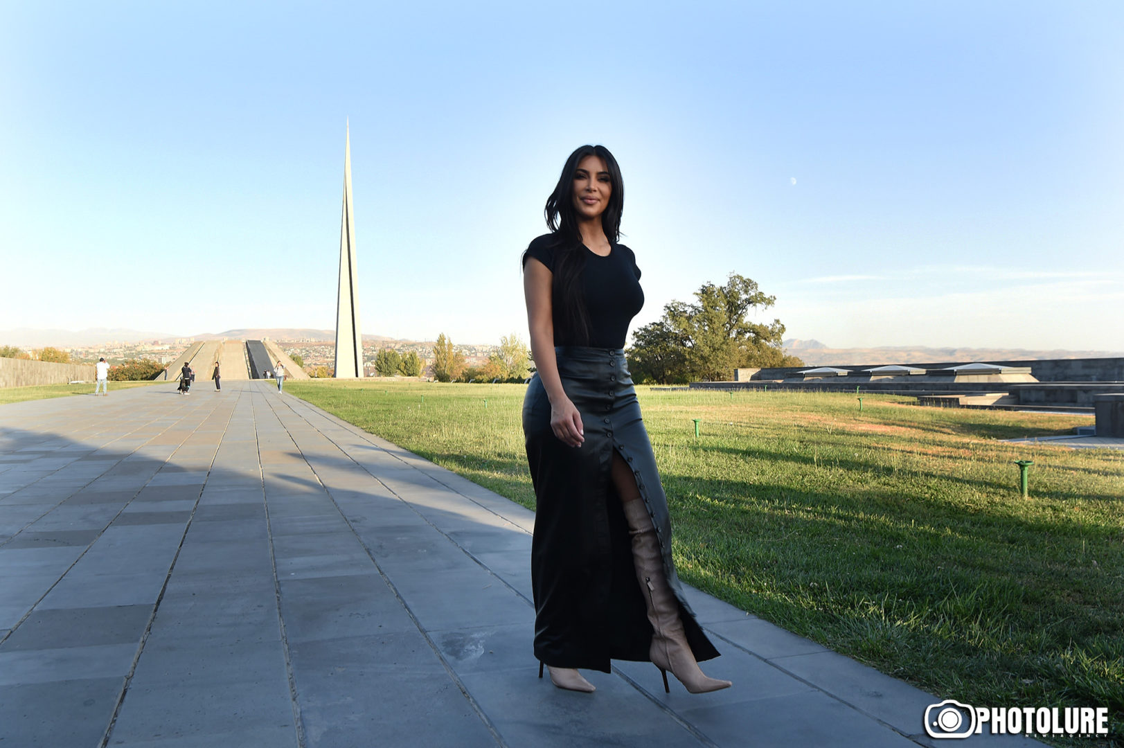كيم كارداشيان تزور النصب التذكاري للإبادة الأرمنية